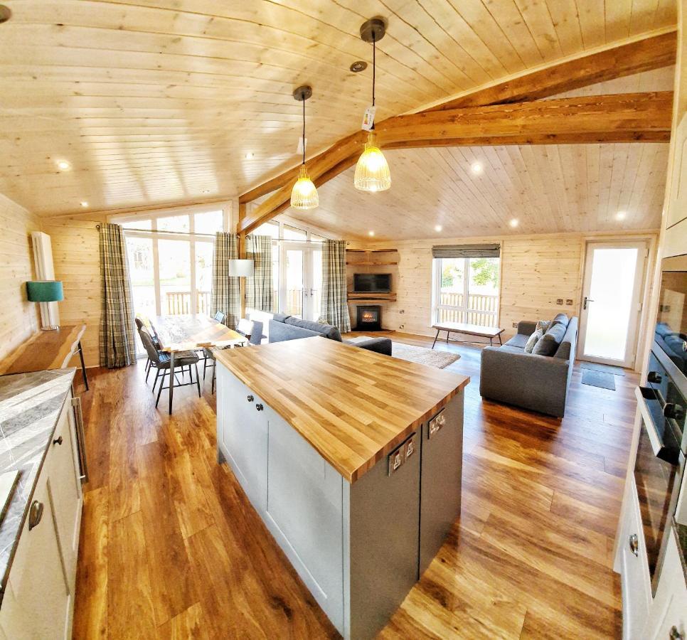Skyline Lodge Loch Lomond Castle Lodges Balloch Exterior foto