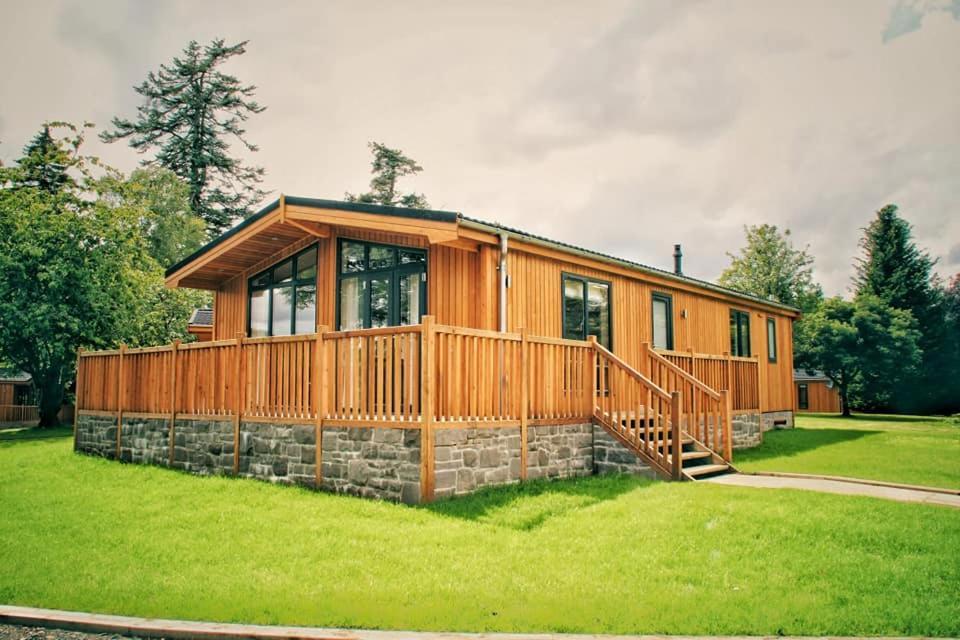 Skyline Lodge Loch Lomond Castle Lodges Balloch Exterior foto