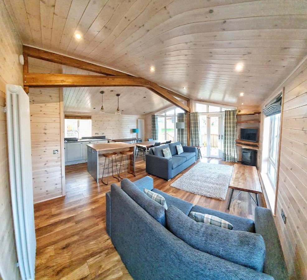 Skyline Lodge Loch Lomond Castle Lodges Balloch Exterior foto